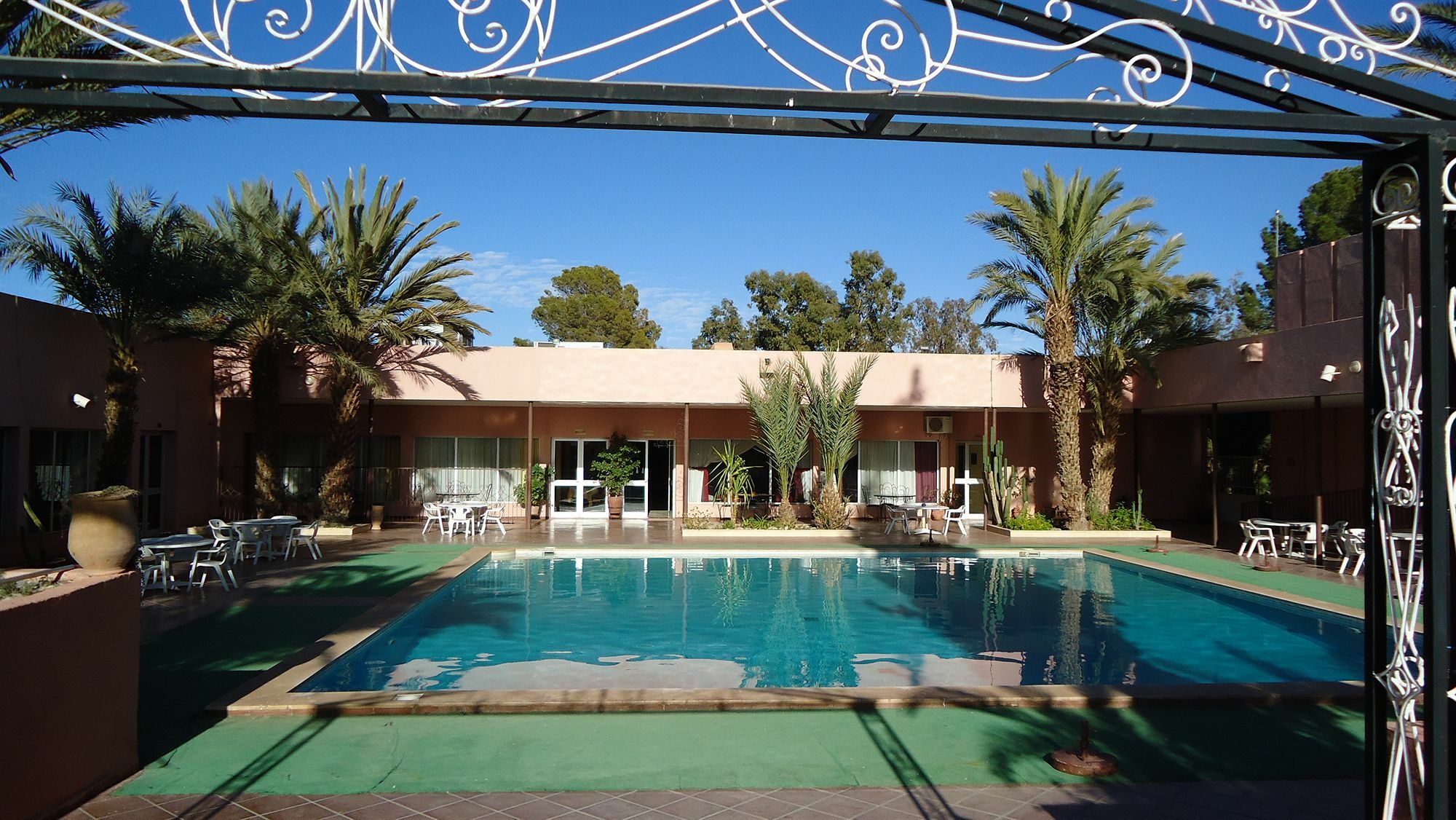 Le Zat Hotel 4*